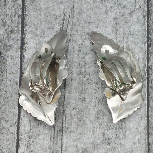 Whiting & Davis Silver Tone Textured Double Leaf Clip On Earrings - Picture 4 of 5